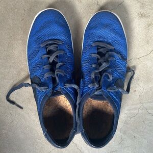 Nike Blue and black men size 9.5- tennis classic ultra fly net